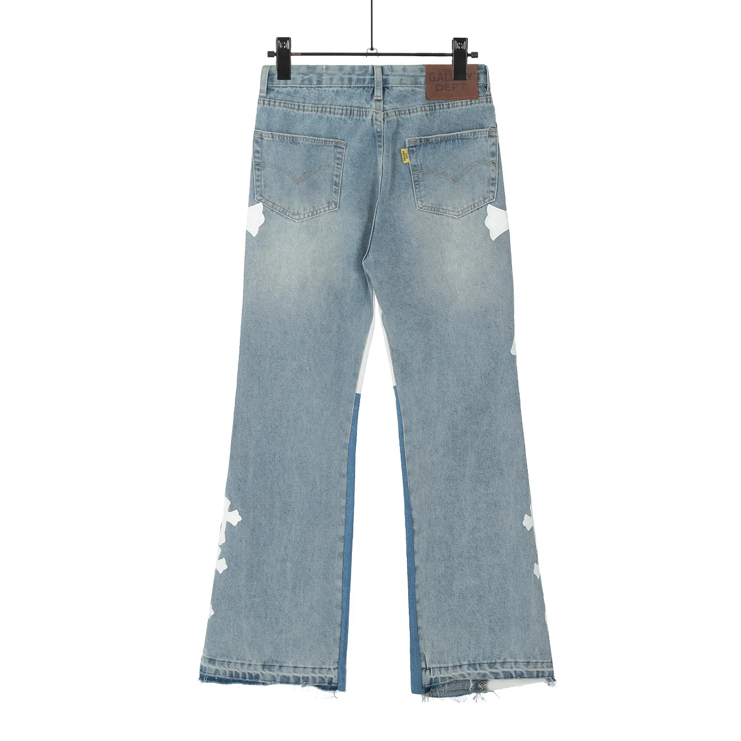 #8146 P290💰 Independent GALLERY DEPT. Vintage multi-leather spliced cross loose washed flared jeans - truly restore the ultimate texture of Vintage - original hardware accessories washed and other elevators, QR code analysis are all purchased from the original factory, high degree of restoration, you are welcome to compare with a certain product~ - Three-dimensional version Loose and comfortable, not picky about the body shape, taller and slimmer, factory Seiko, original factory quality control, same style for men and women, can be matched with couples, versatile recommendation, must-have jeans for all seasons -Size: 28 30 32 34 36